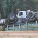 Motorista morre após carreta com areia tombar em rodovia na região de Piracicaba