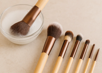 3 passos para limpar pincéis de maquiagem da forma correta para durarem mais