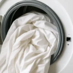 Como lavar lençóis com 4 dicas que lavanderias usam para ficarem muito cheirosos