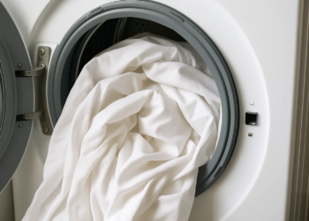 Como lavar lençóis com 4 dicas que lavanderias usam para ficarem muito cheirosos