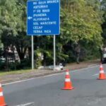 Jovem motociclista morre após bater em placa de sinalização em Piracicaba