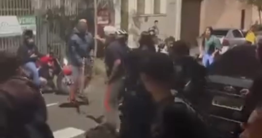 Adolescente é agredido com pedaço de madeira por ciúmes na saída de escola em Piracicaba