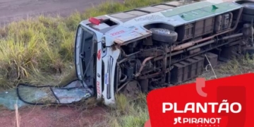 Ônibus com 37 funcionários da Hyundai capota na saída do trabalho em Piracicaba; seis pessoas são socorridas