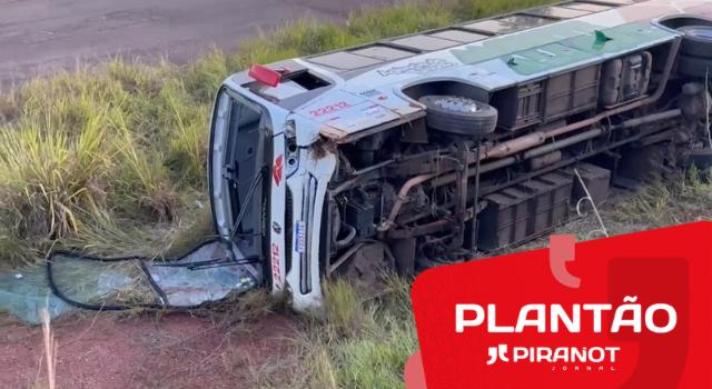 Ônibus com 37 funcionários da Hyundai capota na saída do trabalho em Piracicaba; seis pessoas são socorridas