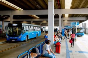 A-maioria-das-linhas-de-onibus-segue-horario-de-domingo-no-feriado-quatro-linhas-operam-como-dia-util-1024×682