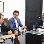 Prefeito Helinho Zanatta apresenta projetos de saúde, saneamento e infraestrutura ao governador Tarcísio de Freitas