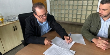 Prefeito Helinho Zanatta assina leis de regularização fundiária e de edificações