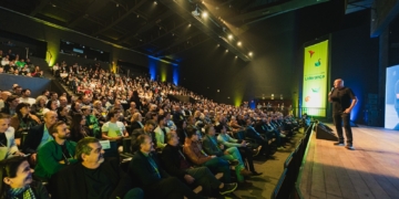 19º Congresso Acipi reúne 600 pessoas no Teatro Losso Netto para abordar liderança sem clichês