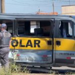Motociclista e criança ficam feridos em colisão entre moto e van escolar em Piracicaba