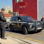 Vídeos mostram a chegada dos presos envolvidos no assassinato do casal em São Pedro