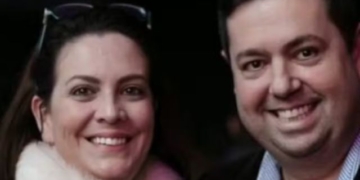 Advogada suspeita de envolvimento na morte de casal em São Pedro compareceu ao velório das vítimas