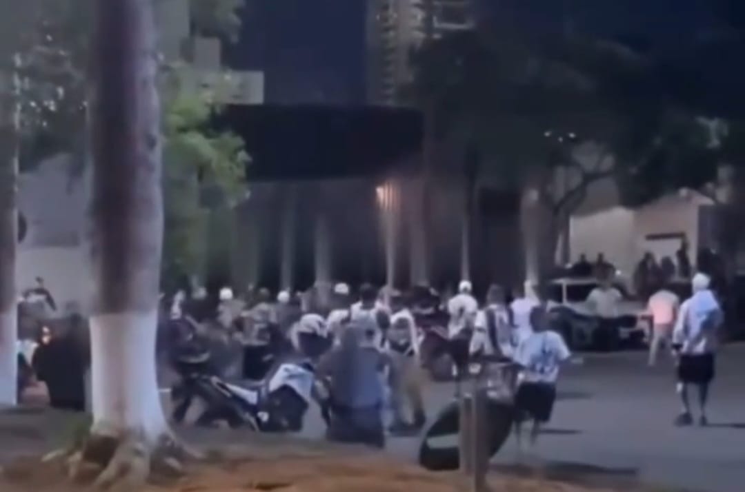 Confronto entre torcidas causa tumulto antes de jogo no Estádio Barão da Serra Negra, em Piracicaba