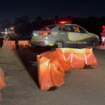 Garupa de moto é socorrida em estado grave após colisão com barreiras na SP-304, em Piracicaba