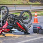 Motociclista que morreu em rodovia de Piracicaba colidiu com caminhão que transportava toneladas de areia