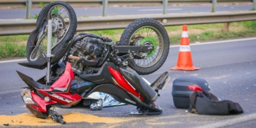 Motociclista que morreu em rodovia de Piracicaba colidiu com caminhão que transportava toneladas de areia