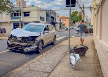 Colisão entre dois carros deixa duas crianças feridas no Centro de Piracicaba