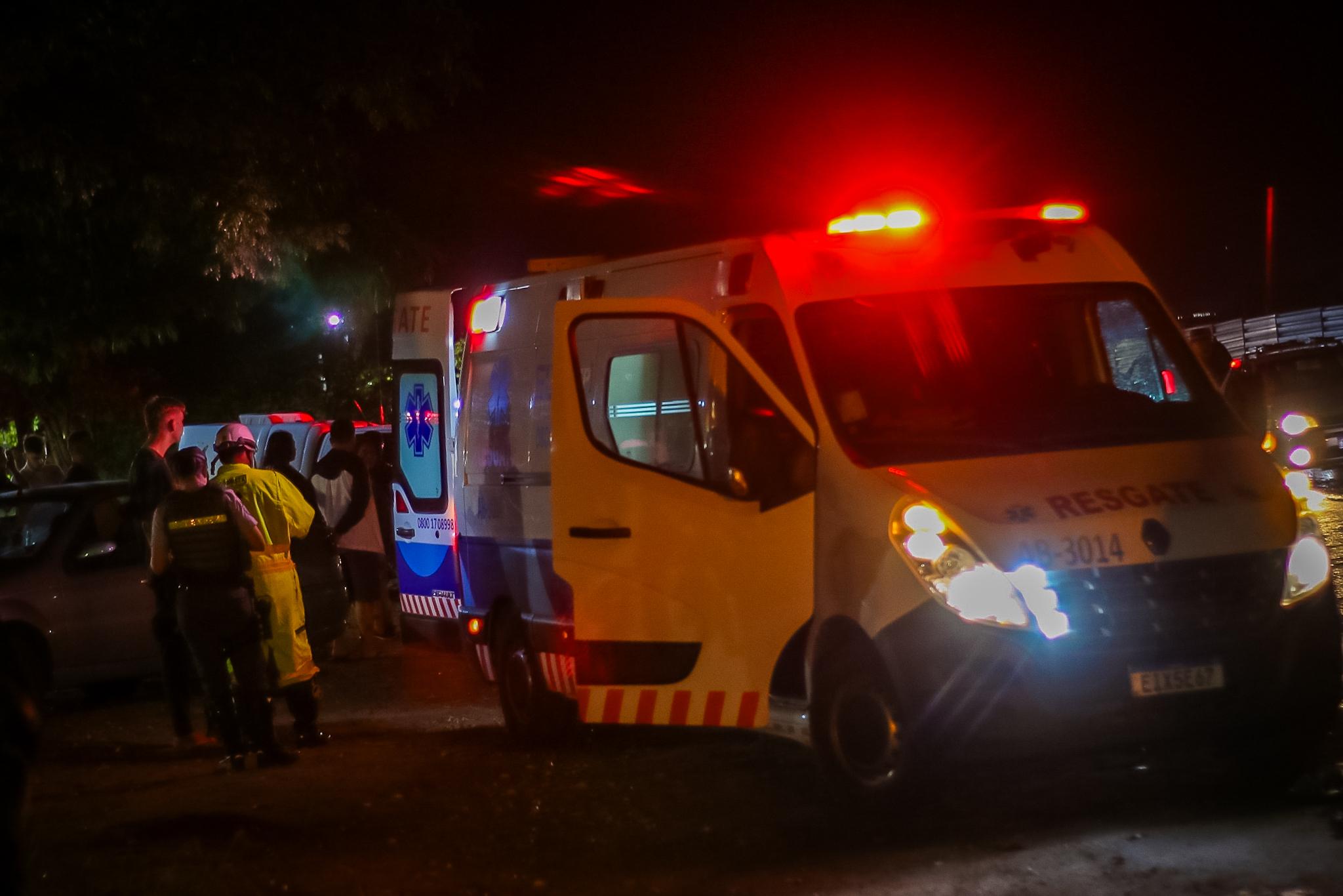 Três carros se envolvem em acidente na rodovia Geraldo de Barros, em Piracicaba