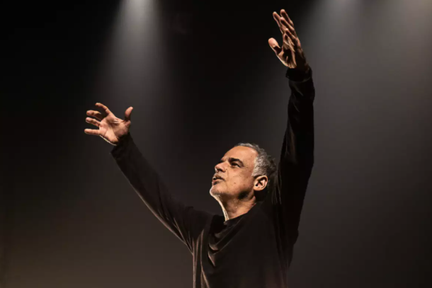 Espetáculo “Um Precipício no Mar”, com Ângelo Antônio, será apresentado no Teatro SESI Piracicaba