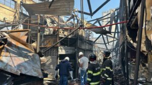 Incendio-teve-inicio-por-volta-das-2h.-Os-Bombeiros-foram-acionados-e-prontamente-se-deslocaram-ao-local-para-contencao-das-chamas-1024×576