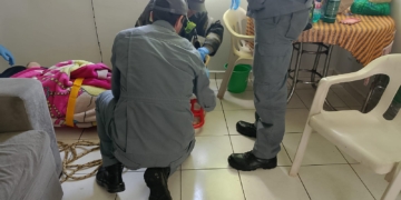 Mulher sofre fratura na perna após escorregar no banheiro e ter pia caída sobre o corpo, em Piracicaba