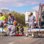 Jovem fica ferido após colidir moto na traseira de caminhão na SP-304, em Piracicaba