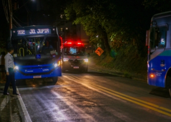 Ônibus atinge motociclista em cruzamento de avenida de Piracicaba