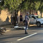 Motociclista morre após bater em árvore em avenida de Piracicaba