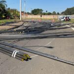 Ciclista sofre fratura exposta após carga de caminhão cair sobre ele em Piracicaba