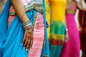 depositphotos_8908976-stock-photo-henna-tattoos-and-saris