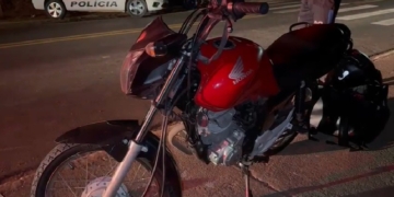 Motociclista fica gravemente ferido ao desviar de caminhão parado e bater em carro em Piracicaba