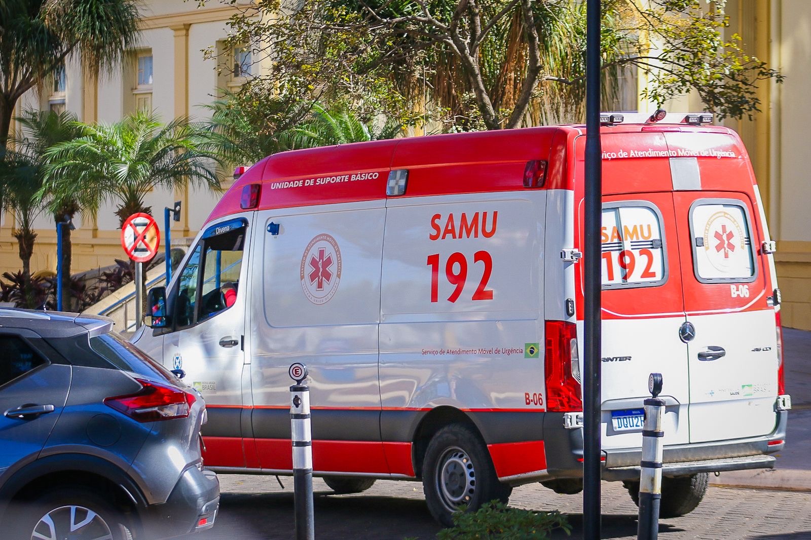 Homem armado com foice é agredido por populares após tentar atacar ex-companheira em Piracicaba