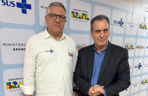 O-ministro-da-Saude-Alexandre-Padilha-e-o-prefeito-de-Piracicaba-Helinho-Zanatta