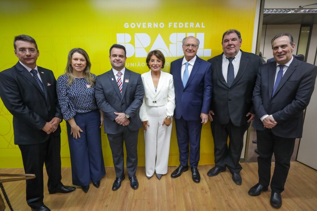 Prefeito Helinho Zanatta busca soluções em Brasília para reduzir impacto do tarifaço dos EUA em Piracicaba