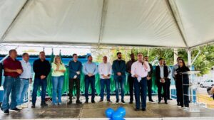 Secretarios-vereadores-e-o-prefeito-Helinho-Zanatta-na-inauguracao-das-unidades-reformadas-1024×576