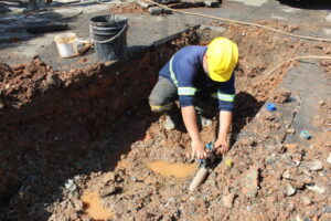 Servicos-de-Reparo-em-rede-de-agua-foram-ampliados-e-atendimento-a-populacao-esta-mais-agil-1024×683