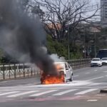 Carro fica completamente destruído após pegar fogo na Ponte do Mirante em Piracicaba