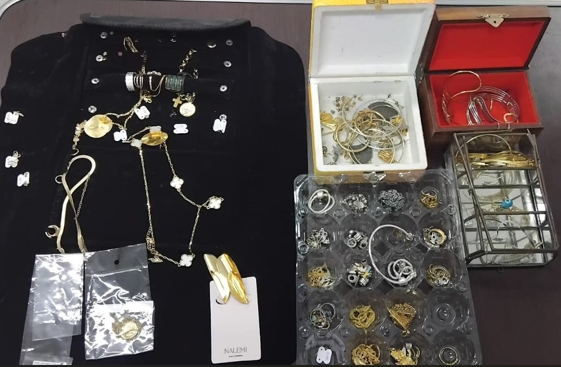 Mulher é presa pela Polícia Civil após furtar joias de patrões em Piracicaba