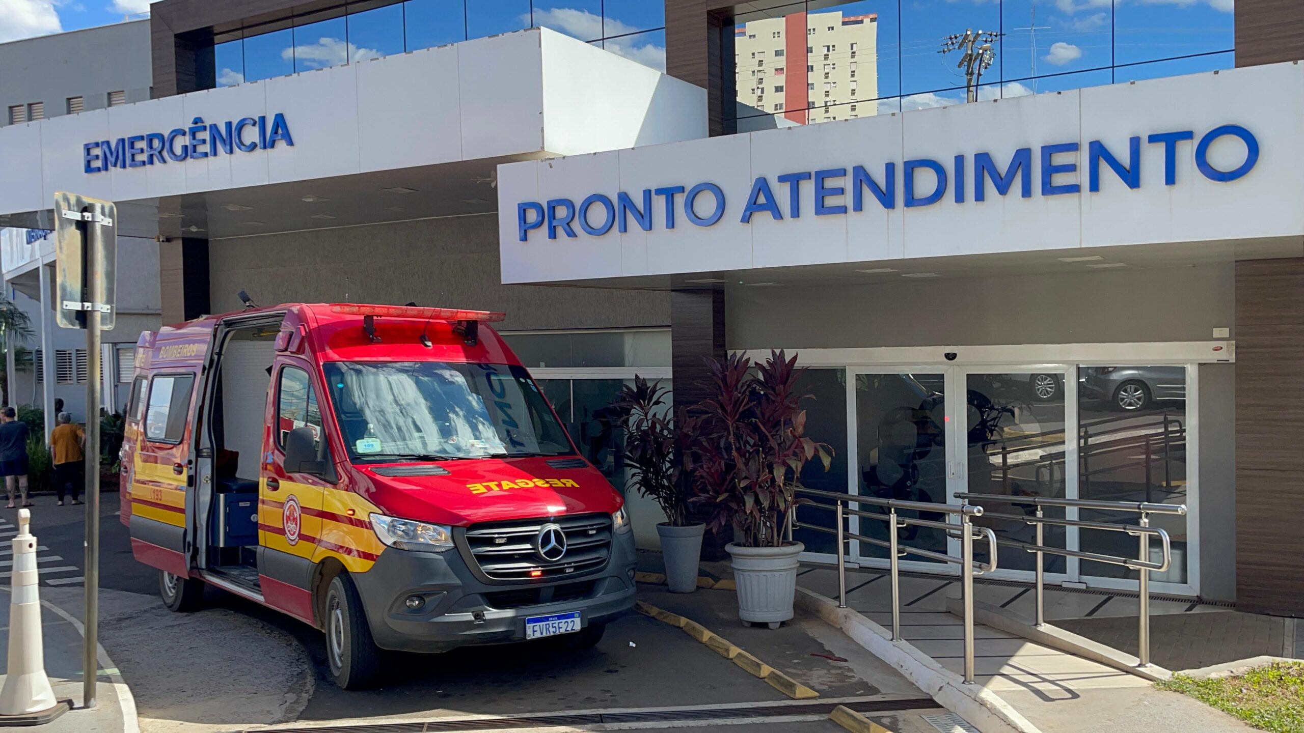 Jovem é resgatado com suspeita de lesão na coluna após acidente em cachoeira na região de Piracicaba