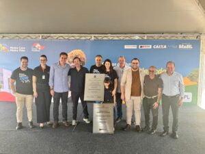 Autoridades-fizeram-o-descerramento-das-placas-inaugurais-do-Condominio-Jardim-das-Alamedas-1-1024×768