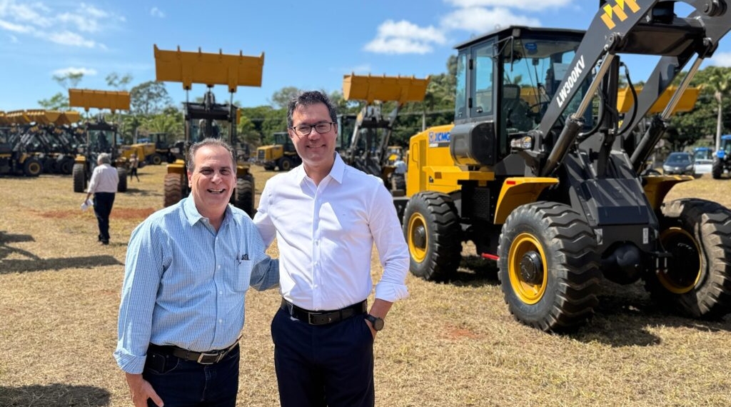 Prefeitura recebe do Estado novo rolo compactador para o Programa Patrulha Agrícola