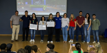 Alunos e ex-alunos do COTIP/FUMEP são homenageados por desempenho em olimpíadas acadêmicas