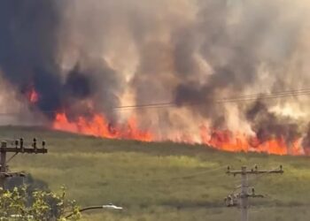 Incêndio de grandes proporções atinge região do Uninorte em Piracicaba