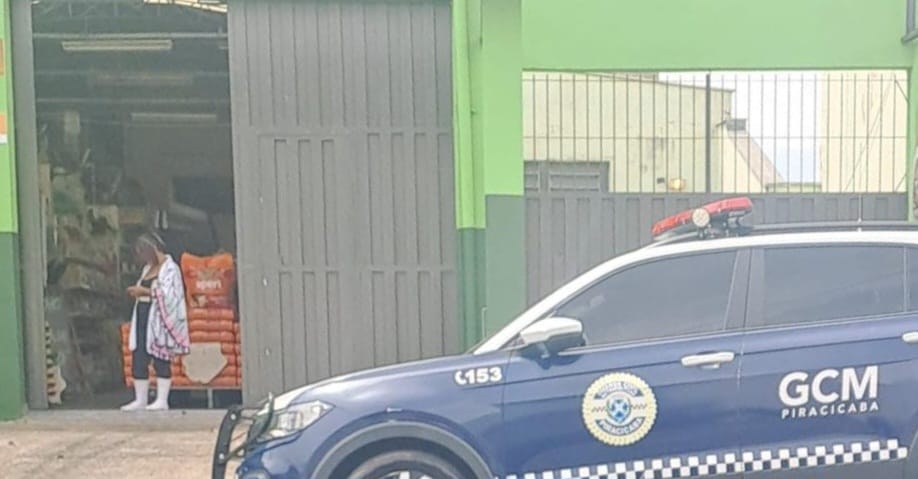 Homem passa mal e morre em frente a agropecuária em Piracicaba