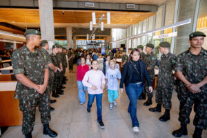 foto 3-A cerimônia contou com a participação dos atiradores do Tiro de Guerra, autoridades, entidades parceiras e convidados