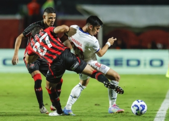 Vitória bate Bahia e respira no Brasileirão