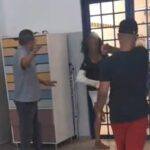 Travesti em situação de rua invade escola em Piracicaba e é contida por funcionários e pais de alunos