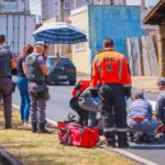 Motociclista sofre fratura exposta em colisão com caminhonete em Piracicaba