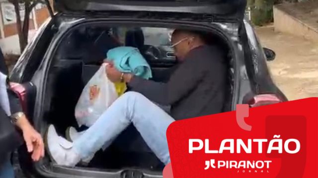 Acabou a regalia: algemado, vereador de Piracicaba é levado no camburão rumo ao presídio de Tremembé