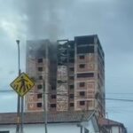 Incêndio de grandes proporções atinge prédio abandonado no Centro de Piracicaba