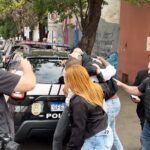Imagens mostram vereador Cássio Fala Pira chegando à DDM após prisão por crimes sexuais em Piracicaba